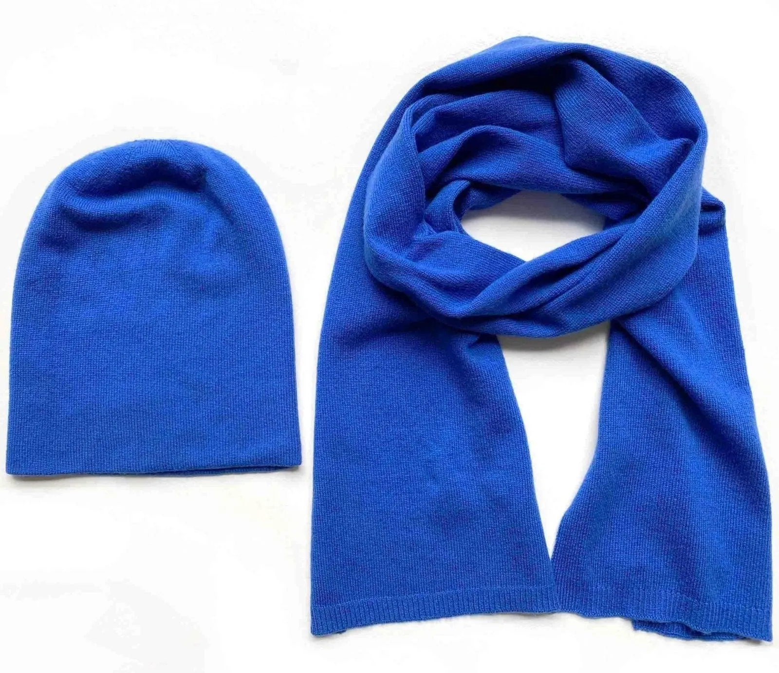 Cashmere hat, scarf and gloves set in Royal blue