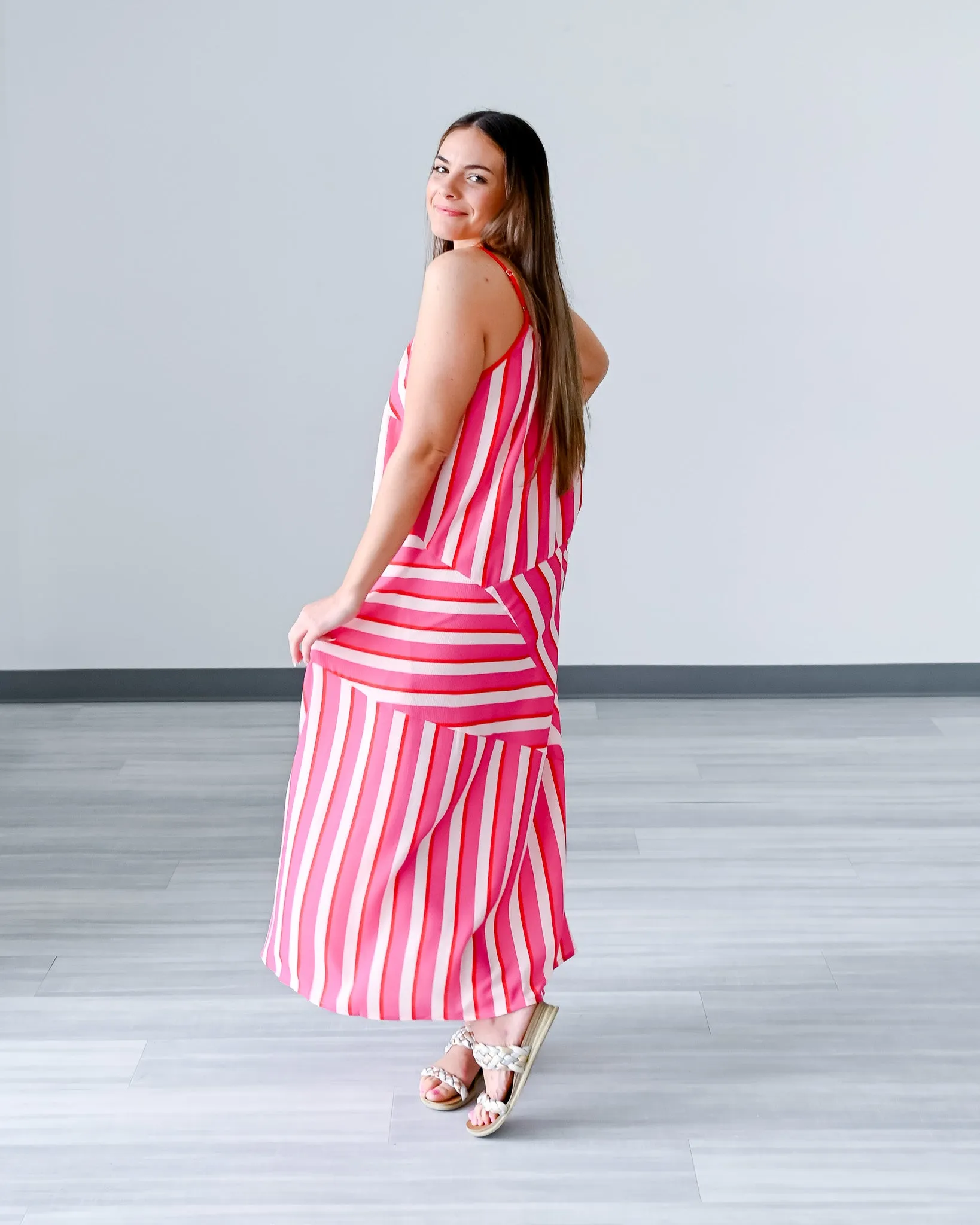 Groovy Sleevelesss Midi Dress