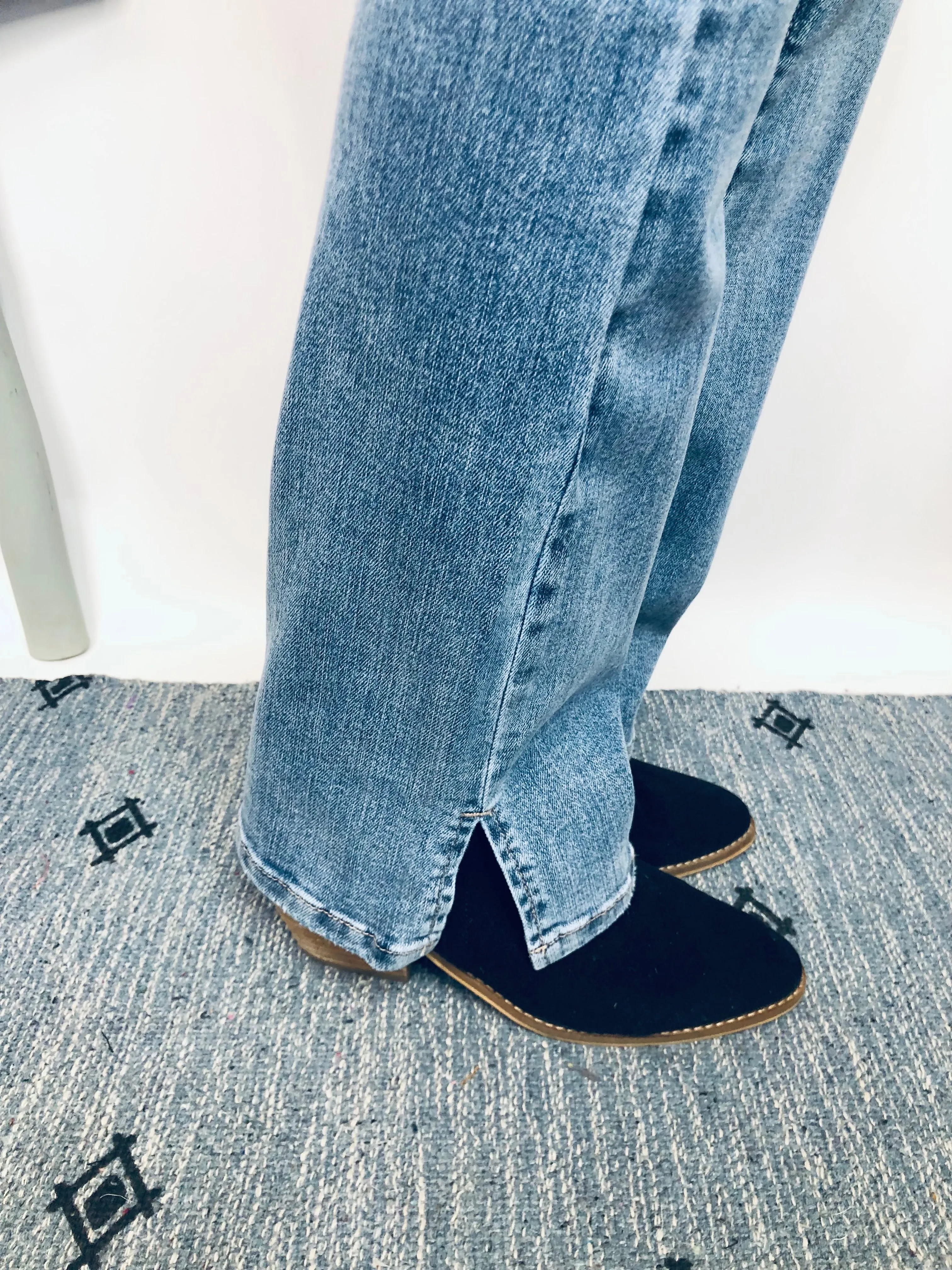 #M163 Hips Don't Lie Slim Bootcut Judy Blue Jeans