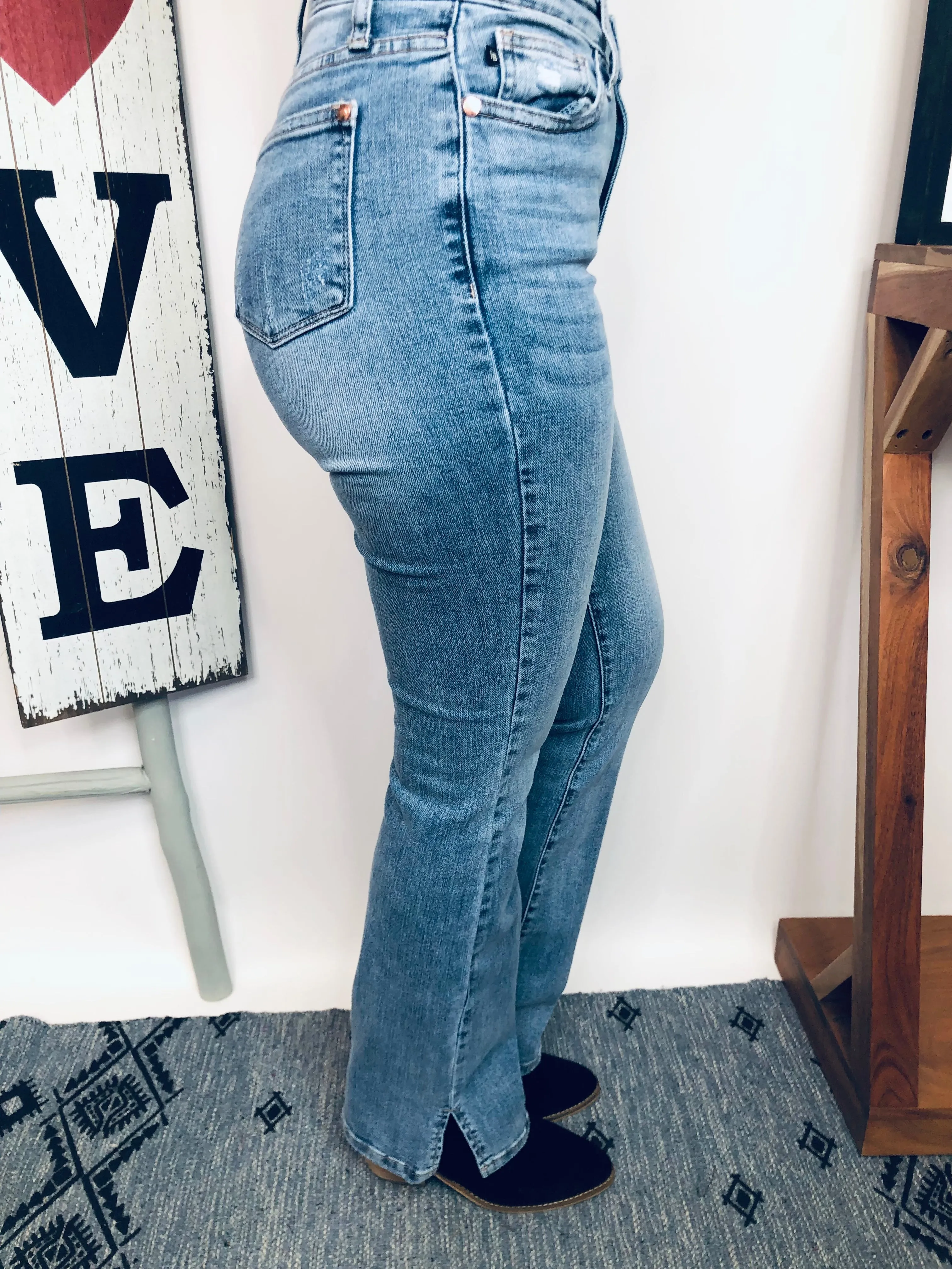 #M163 Hips Don't Lie Slim Bootcut Judy Blue Jeans