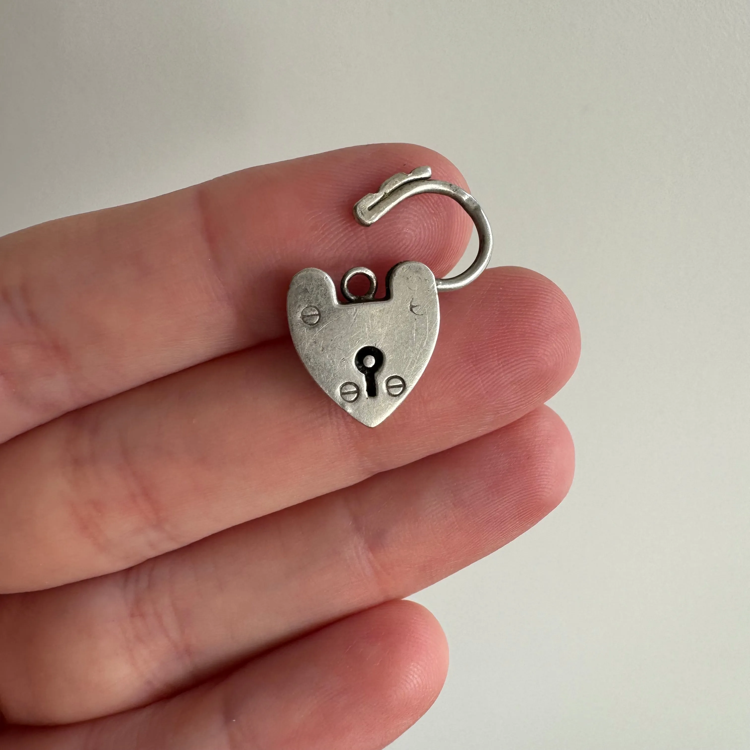 V I N T A G E // functional love / sterling silver heart padlock / a charm or clasp / 17-19mm