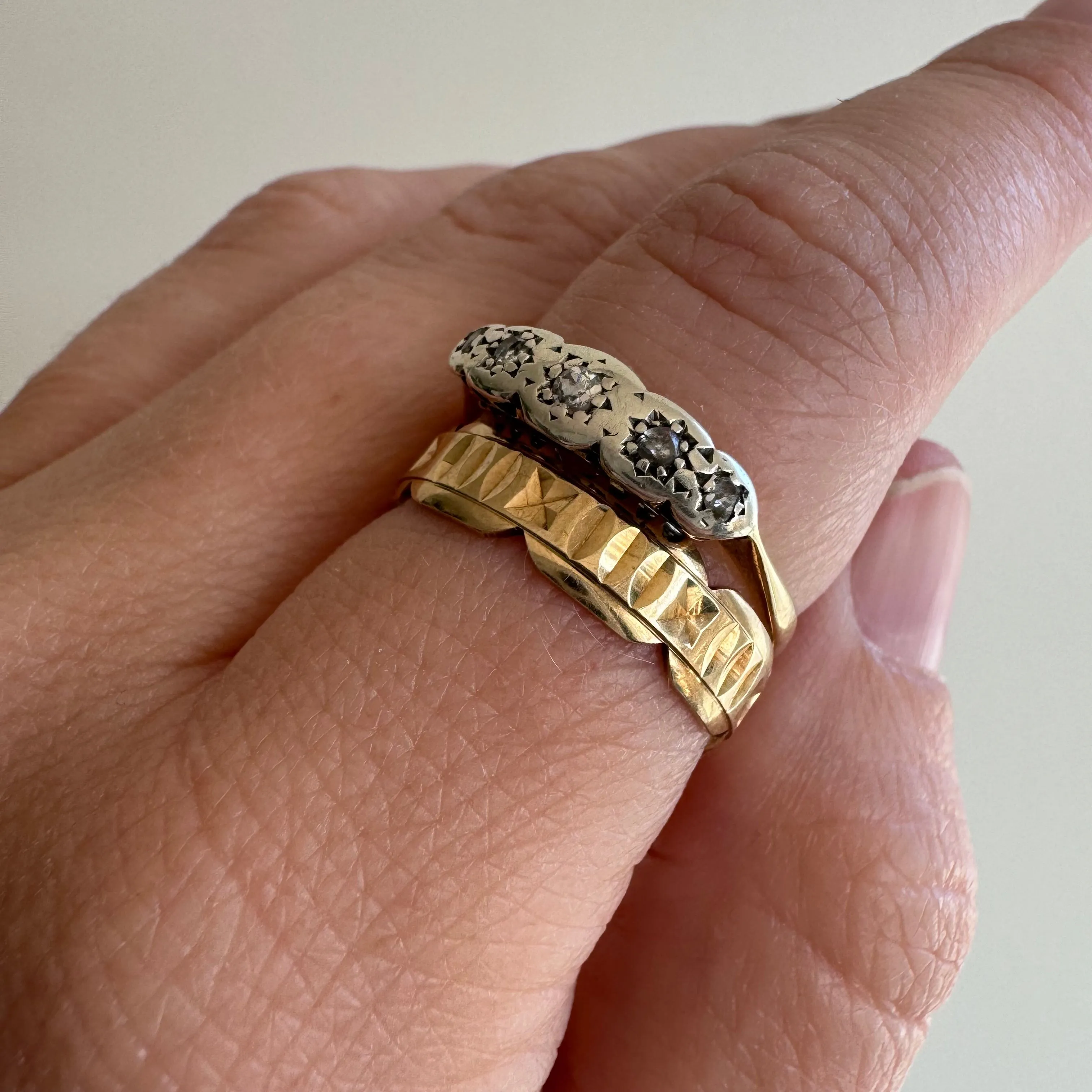 V I N T A G E // ode to victorian / 9k yellow gold scalloped eternity band / size 7-7.5 