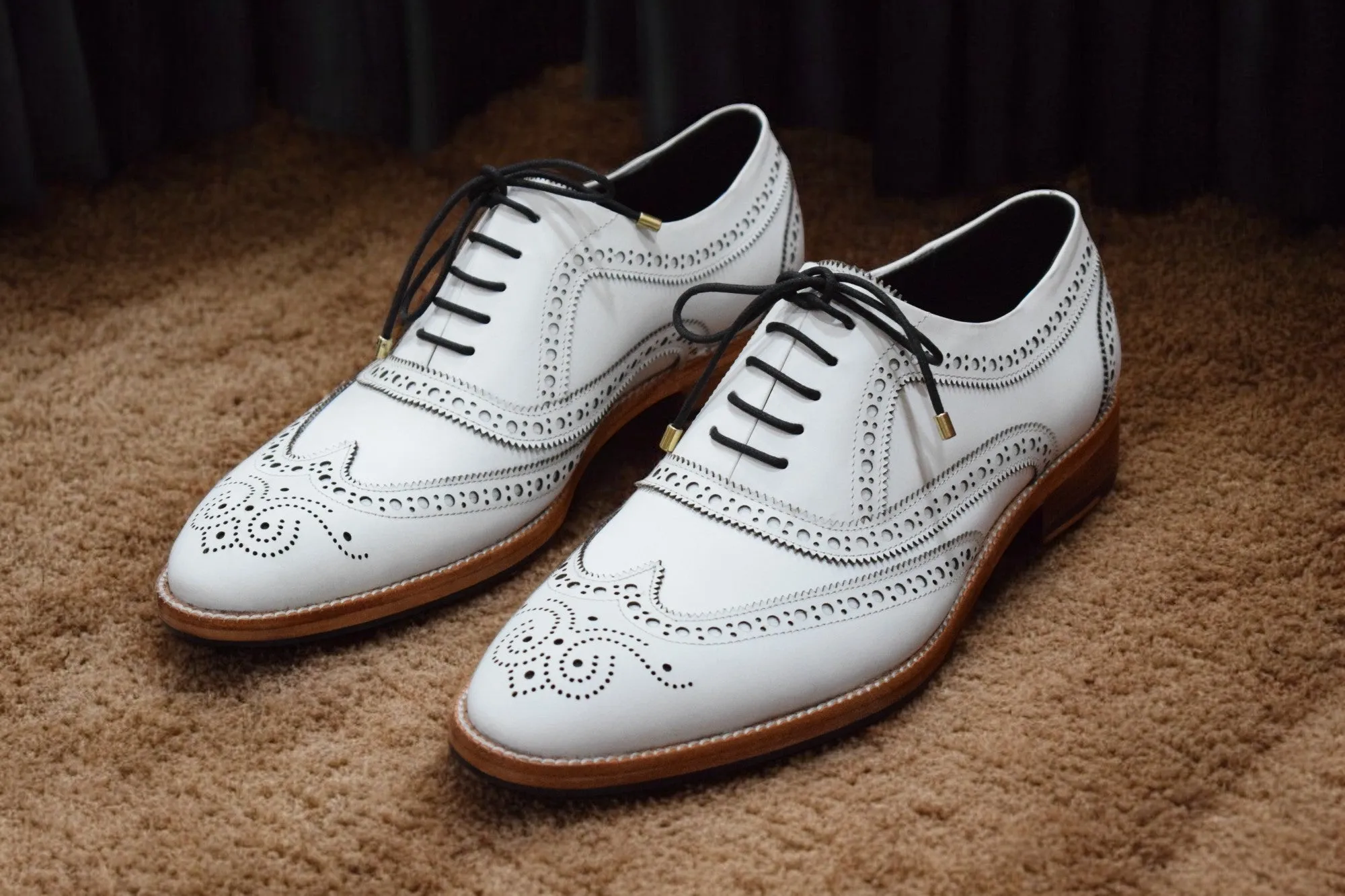 Wingtip Brogue Oxford- White